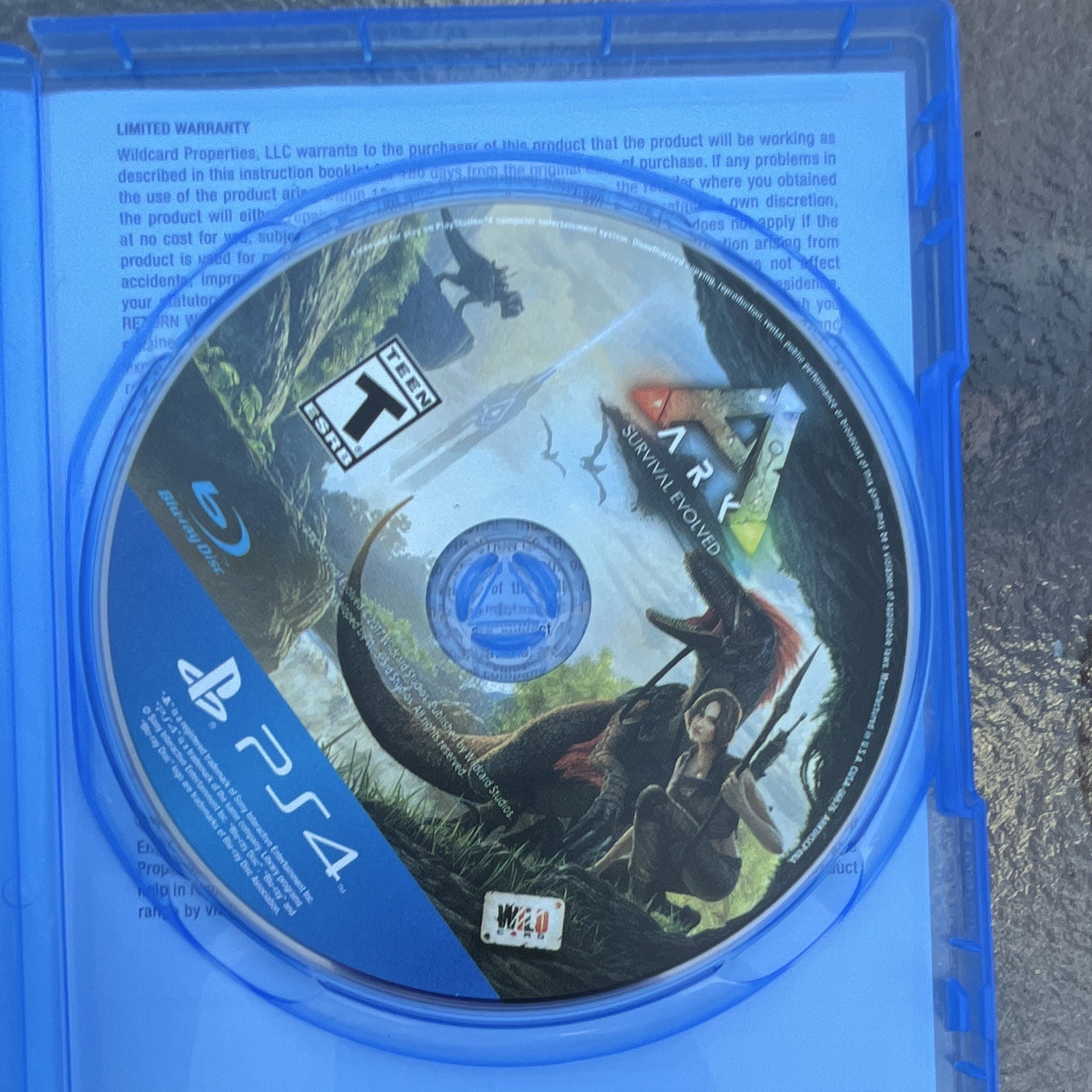 ARK: Survival Evolved PS4 Studio Wildcard 2017 T Online Multiplayer NTSC-U/C
