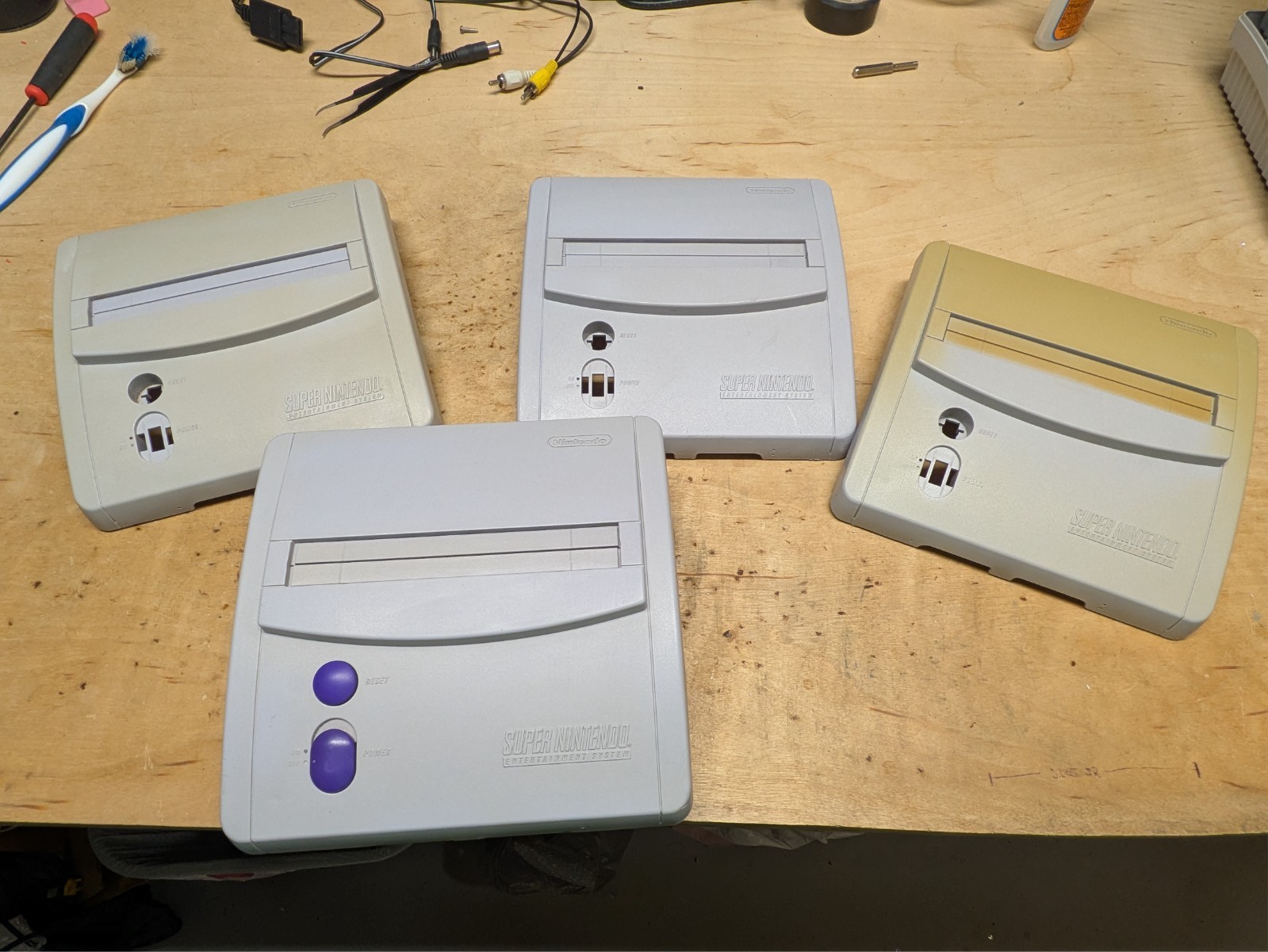 SNES JR – RGB Bypass, S-Video, New Caps, Regulator, C11 Cap, LED. Good Shape.