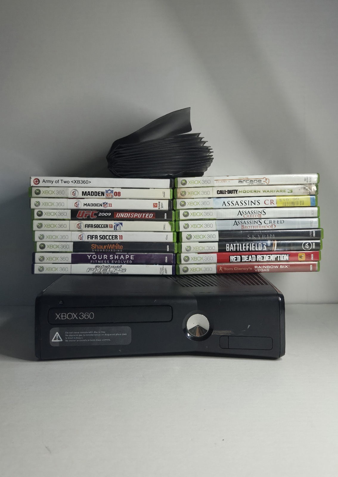 48 Game LOT Microsoft Xbox 360 S 4GB Console – Black (1439) Good Condition