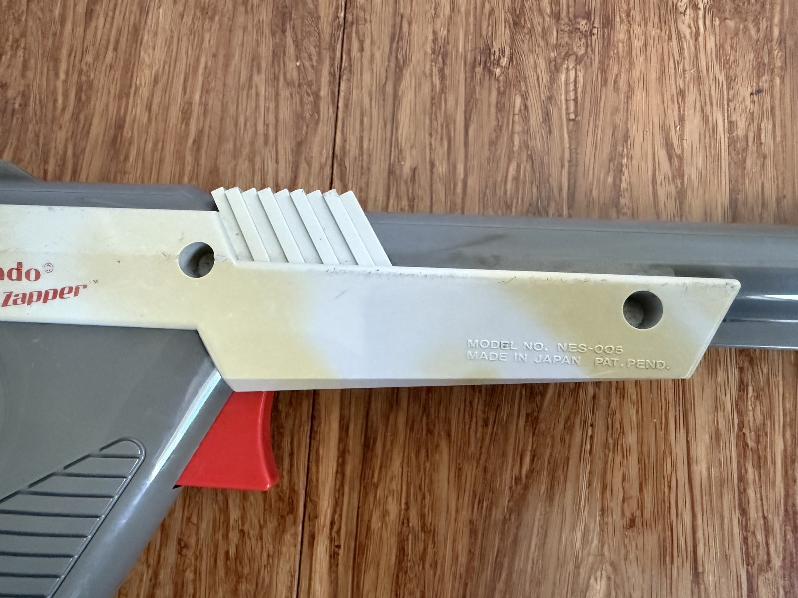Nintendo NES Zapper Light Gun • Duck Hunt • Gray NES-005 • OEM Authentic