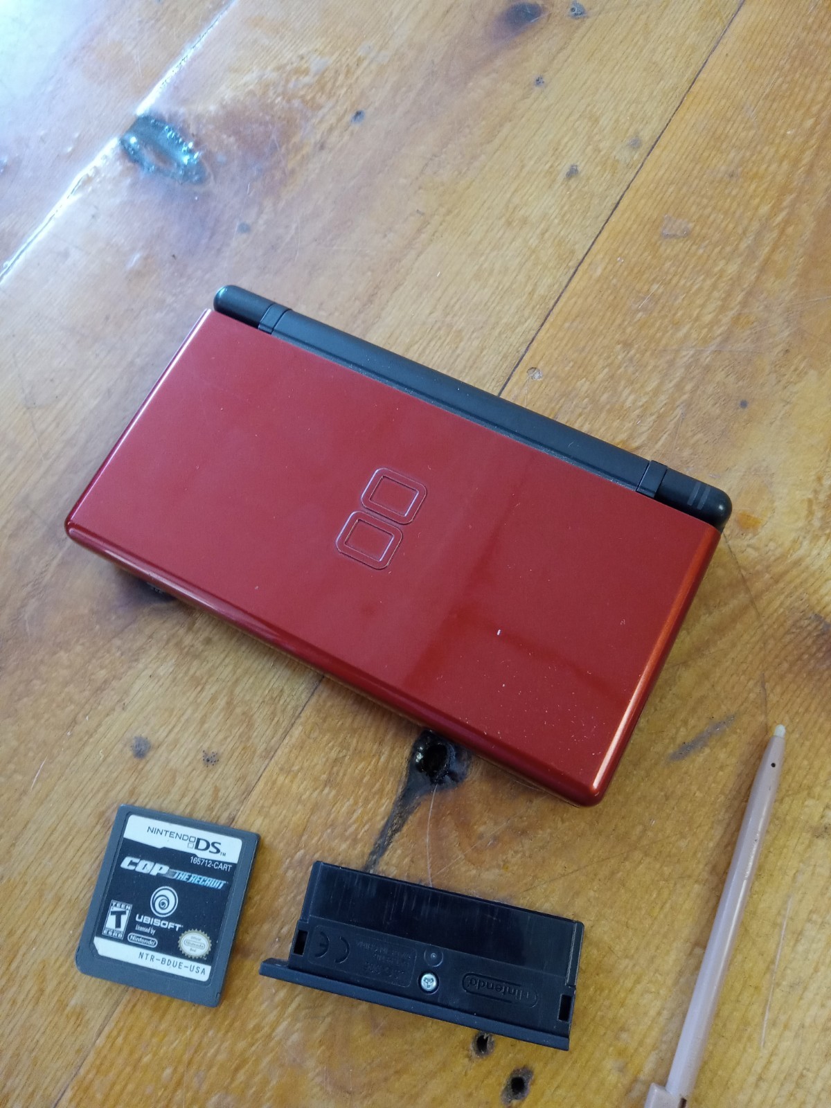 Nintendo DS Lite Handheld Gaming Console Crimson Red w Black TESTED & WORKING