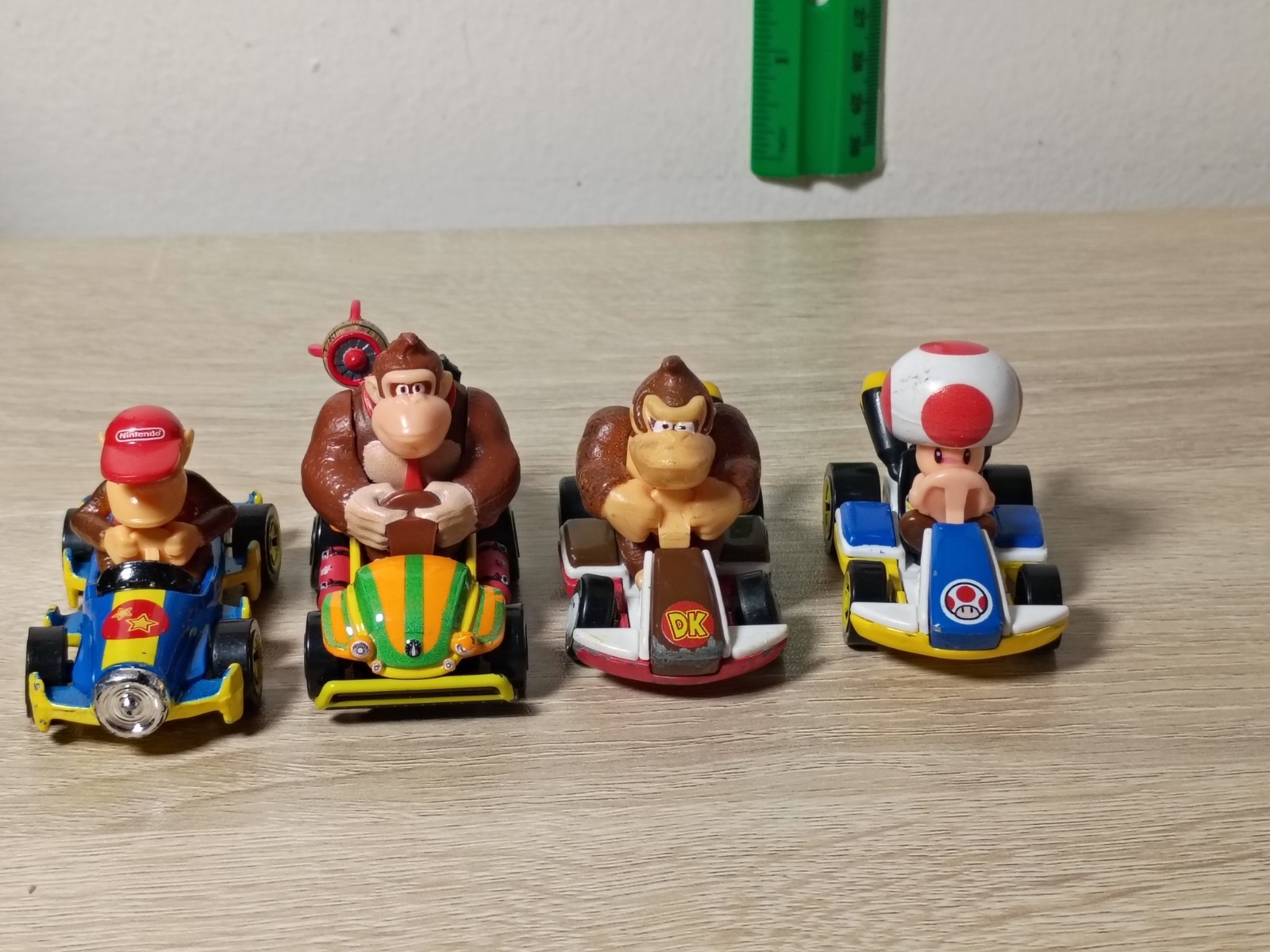 4-PK SUPER MARIO KART Hot Wheels Diddy Donkey Kong Toad Mach-8 Movie Standard
