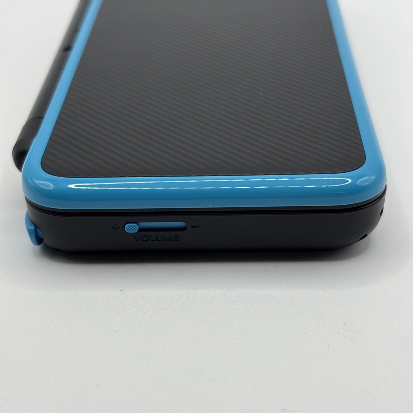 Nintendo 2DS XL Console – Black/Turquoise – Bundle W/ Charger / Case / Game