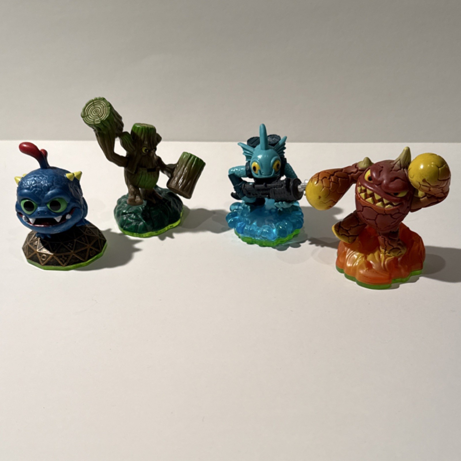 Activision Skylanders Giants Portal of Power USB Powered with 15 Figures