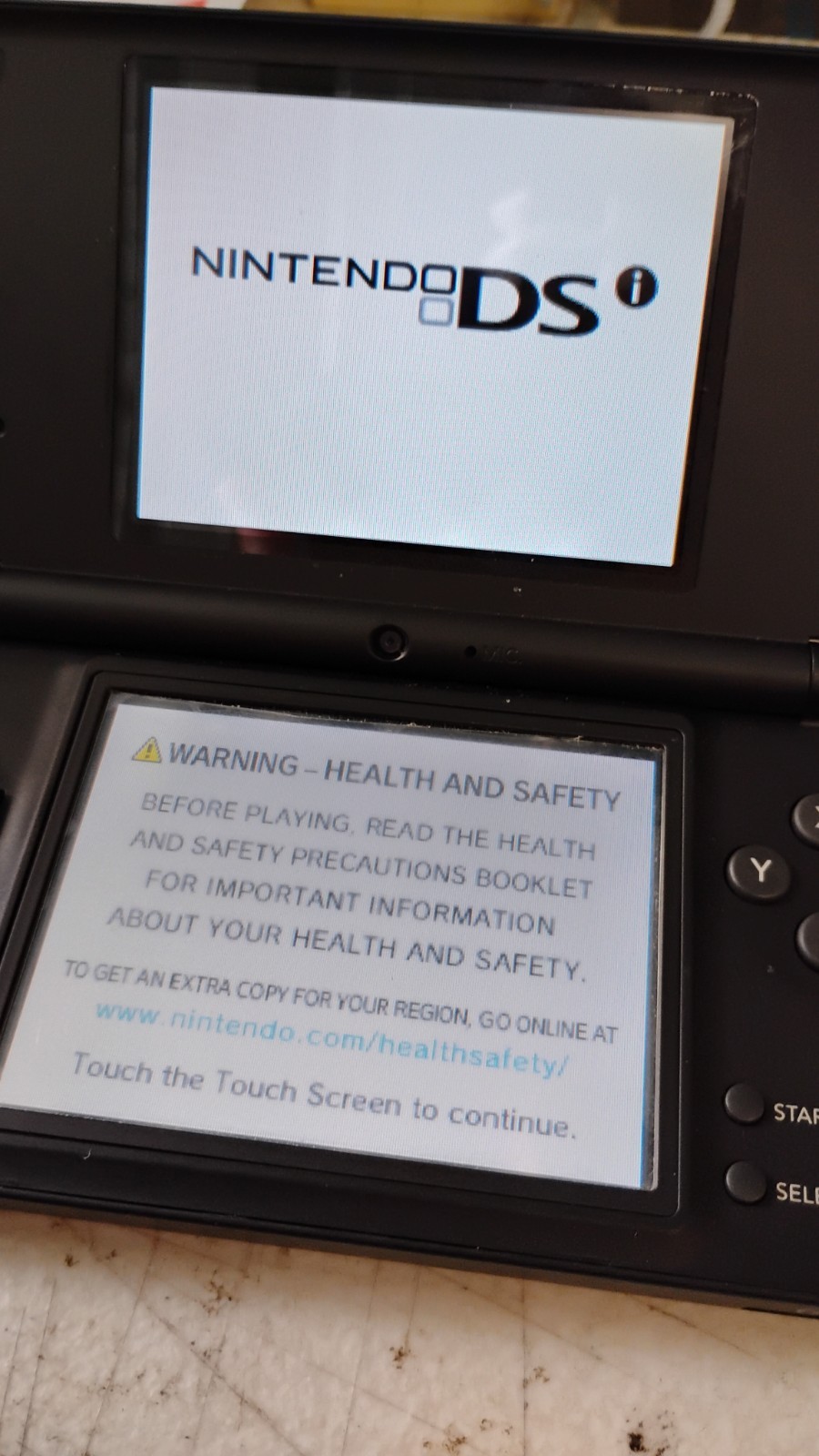 Nintendo DSi Handheld System Black w/ Stylus