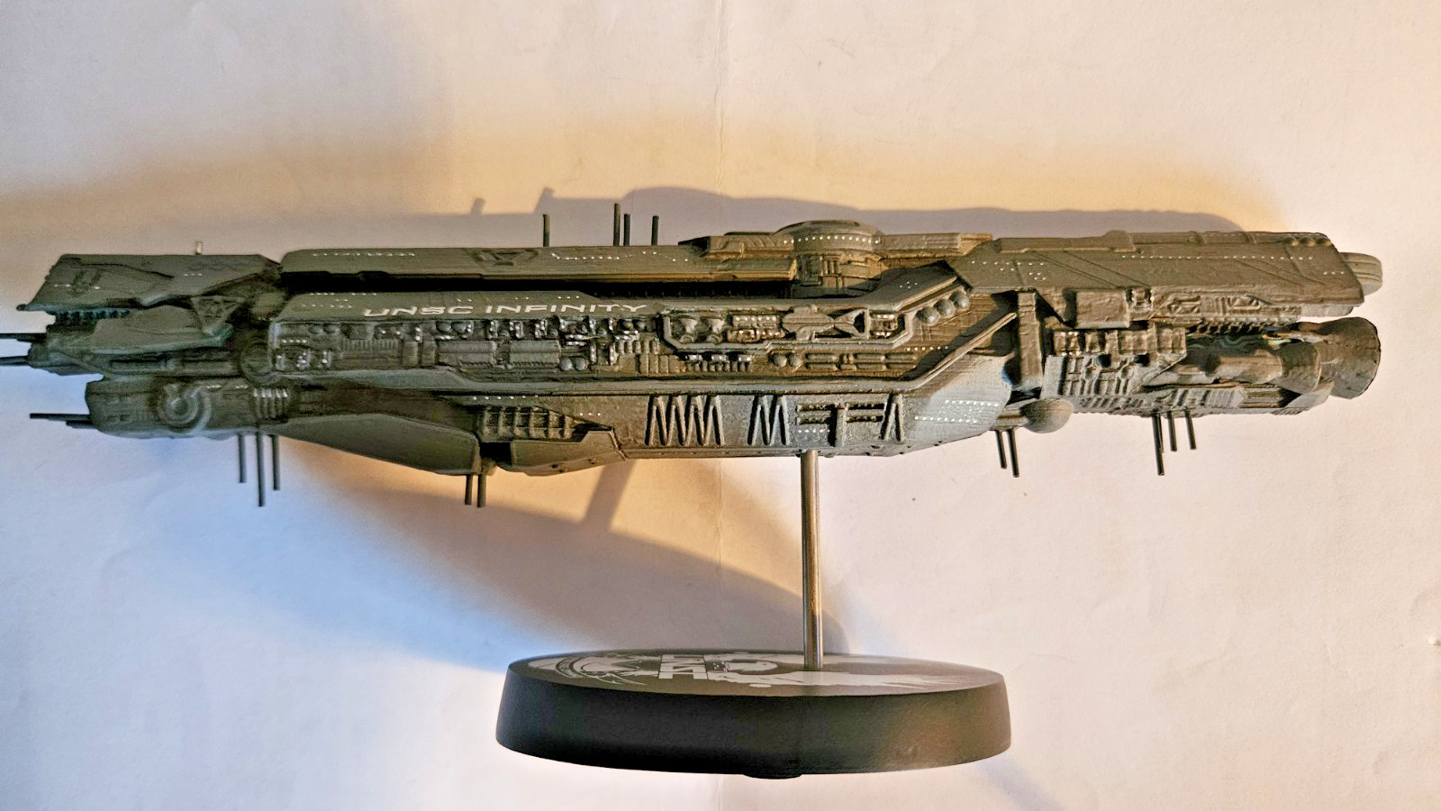Dark Horse Deluxe Microsoft Halo UNSC Infinity 9″ Replica Ship Statue 2016