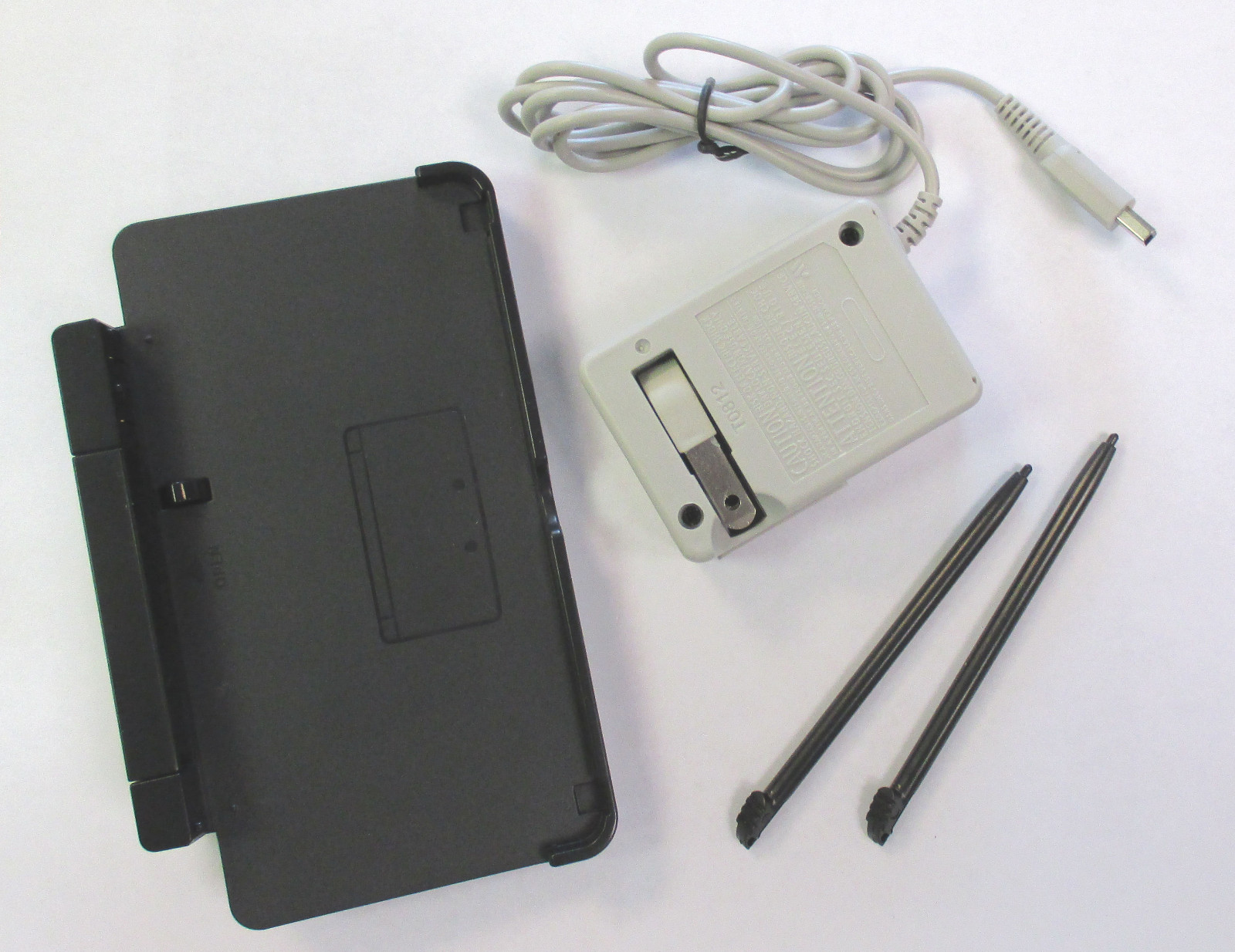 USA SELLER NEW Nintendo 3DS CTR-001 CTR-007 Charging Station, Plug, & Stylus