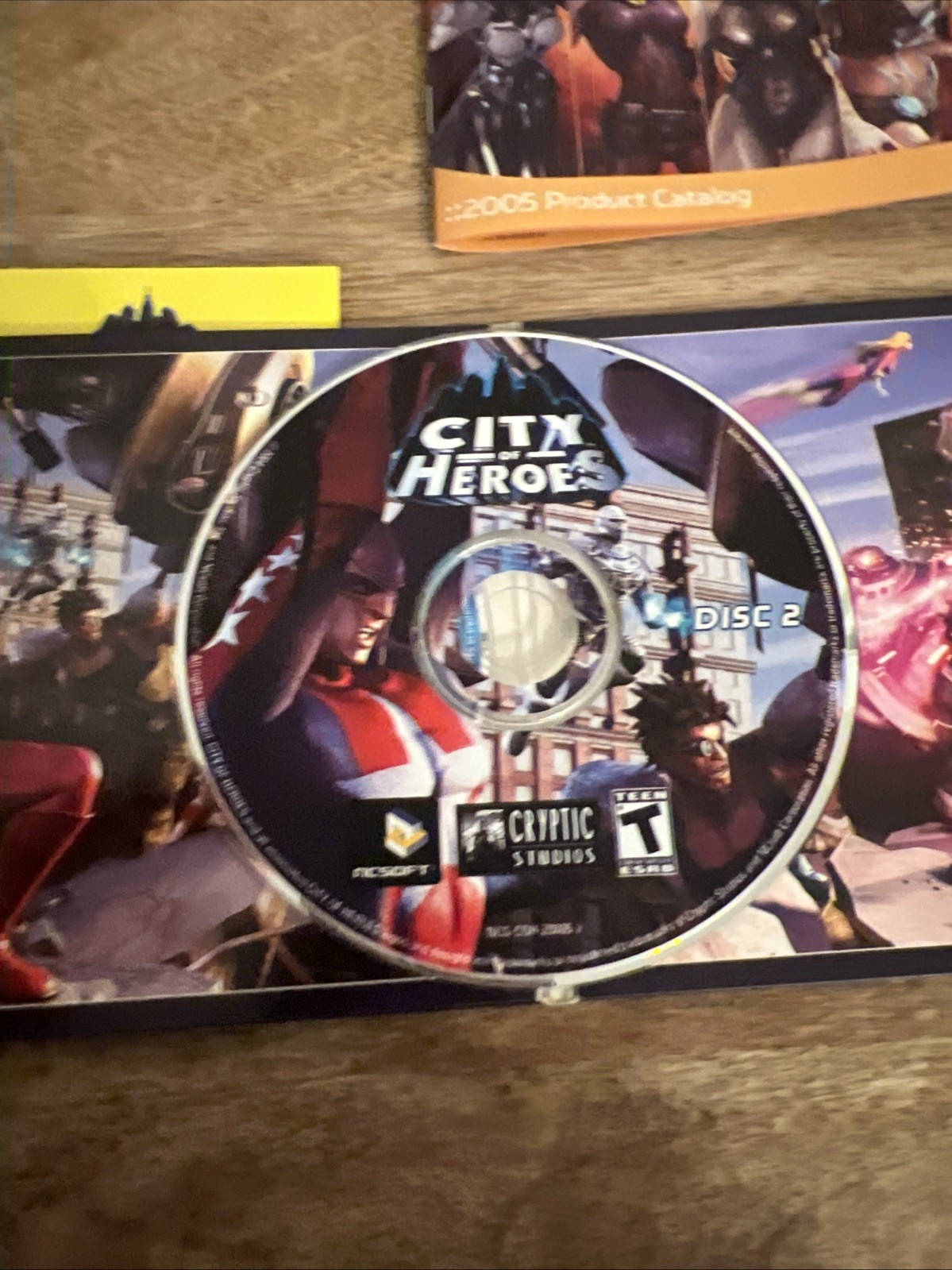 City of Heroes NcSoft PC Cd-Rom 2 Discs Set W/ Manual & Collectible Card
