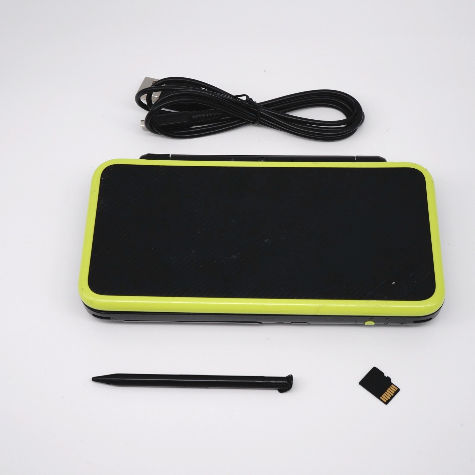 Nintendo “New” 2DS XL LL Console Black Lime 4GB +Charger + Stylus (USA Seller)