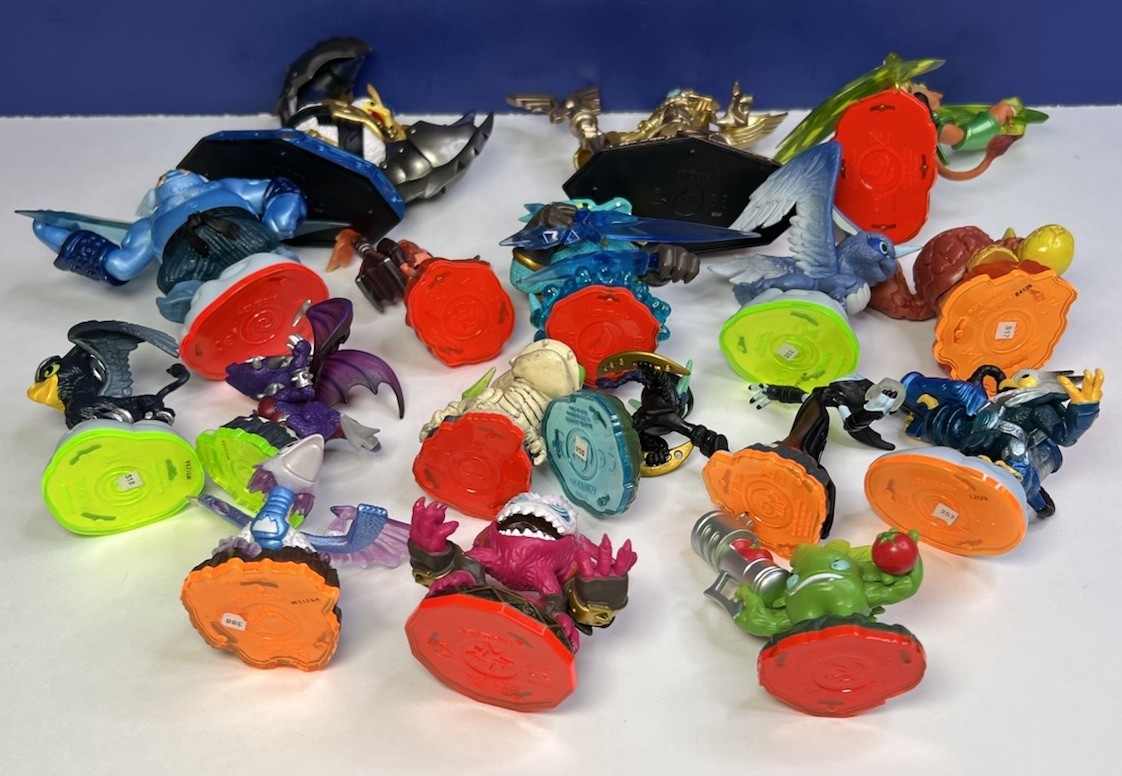 Skylanders Mixed Lot of 17 Figures Trap Team Spyros Food Fight Activision VGC