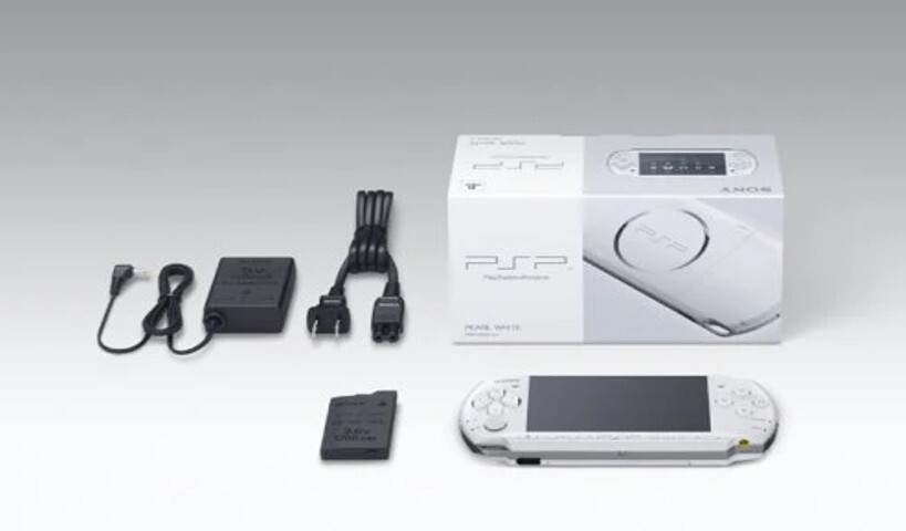 Sony PlayStation Portable 3000 System- White/Silver (Japan Import)[PSP3000 Slim]