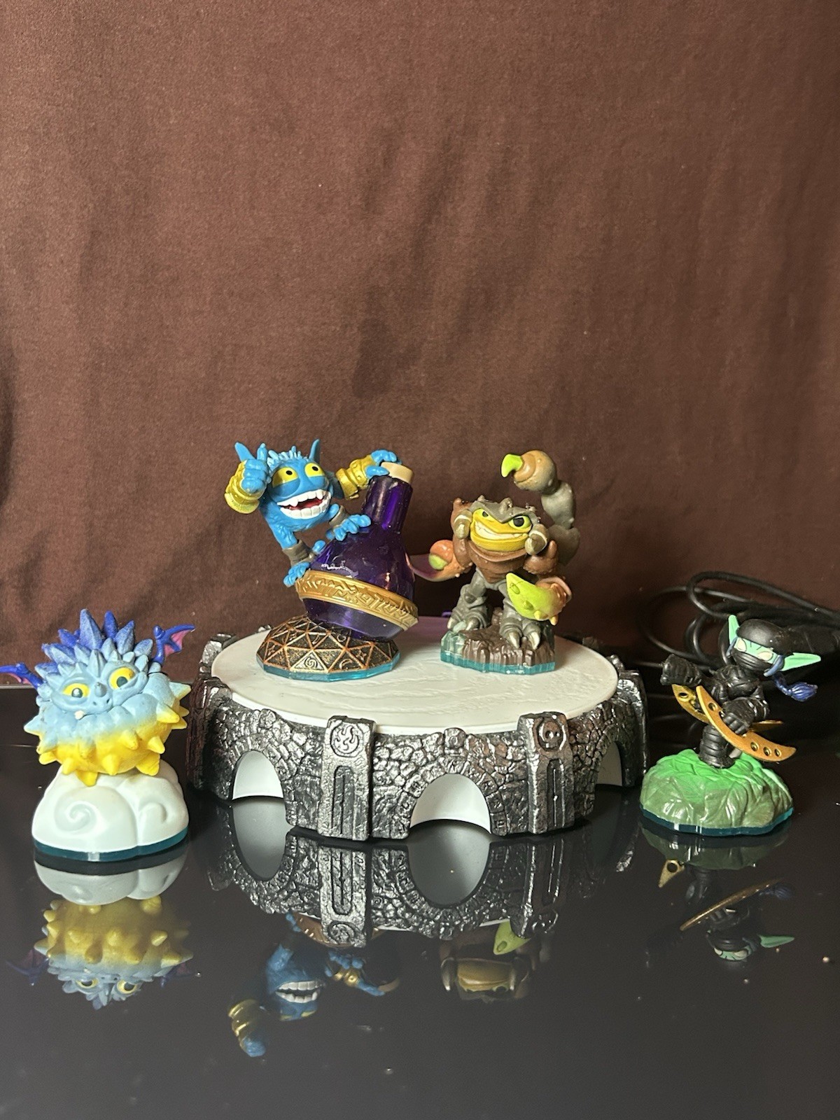 Activision Skylanders Swap Force Wii game portal and 18 Skylander Lot
