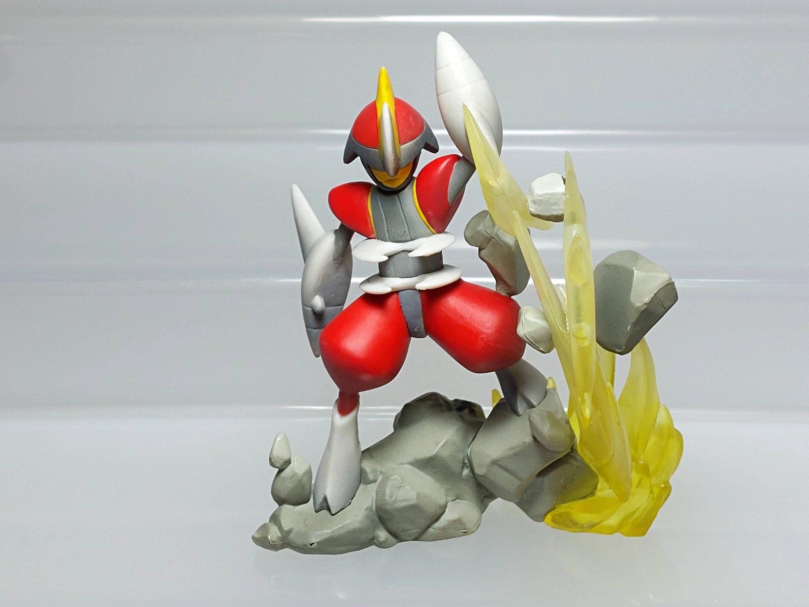 Bisharp (Metal Claw) Pokemon Figure Banpresto 2012 Japan H09 3.2in