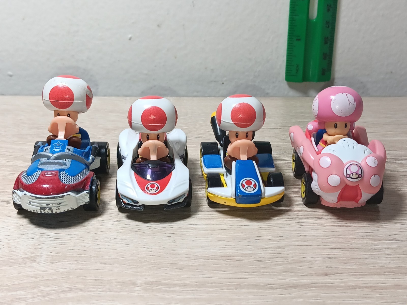 4-PK TOAD + TOADETTE Super Mario Kart Hot Wheels P-Wing Birthday Girl Sneaker