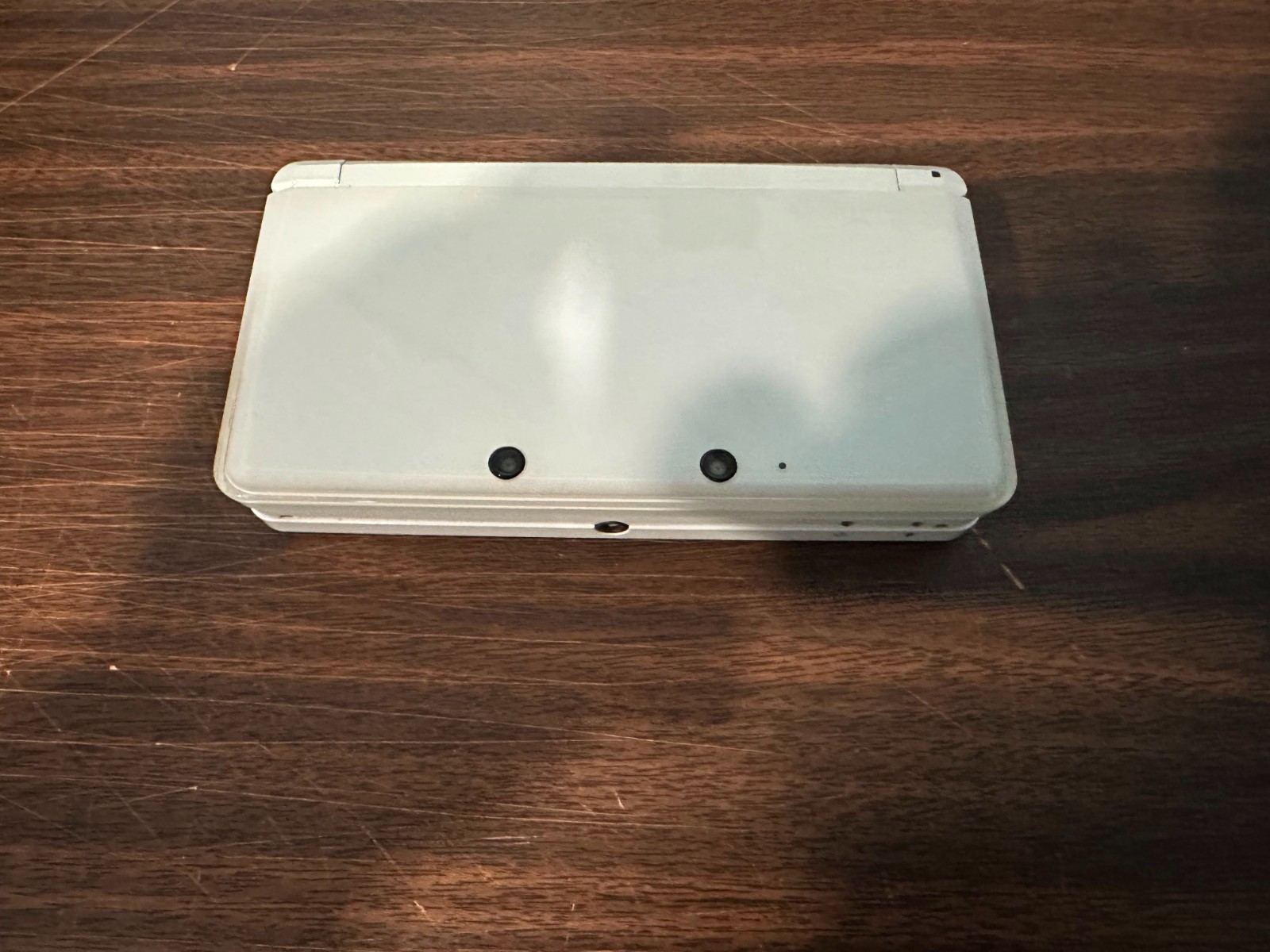 Nintendo 3DS Excellent Condition with Stylus, Memory card and Charger -White
