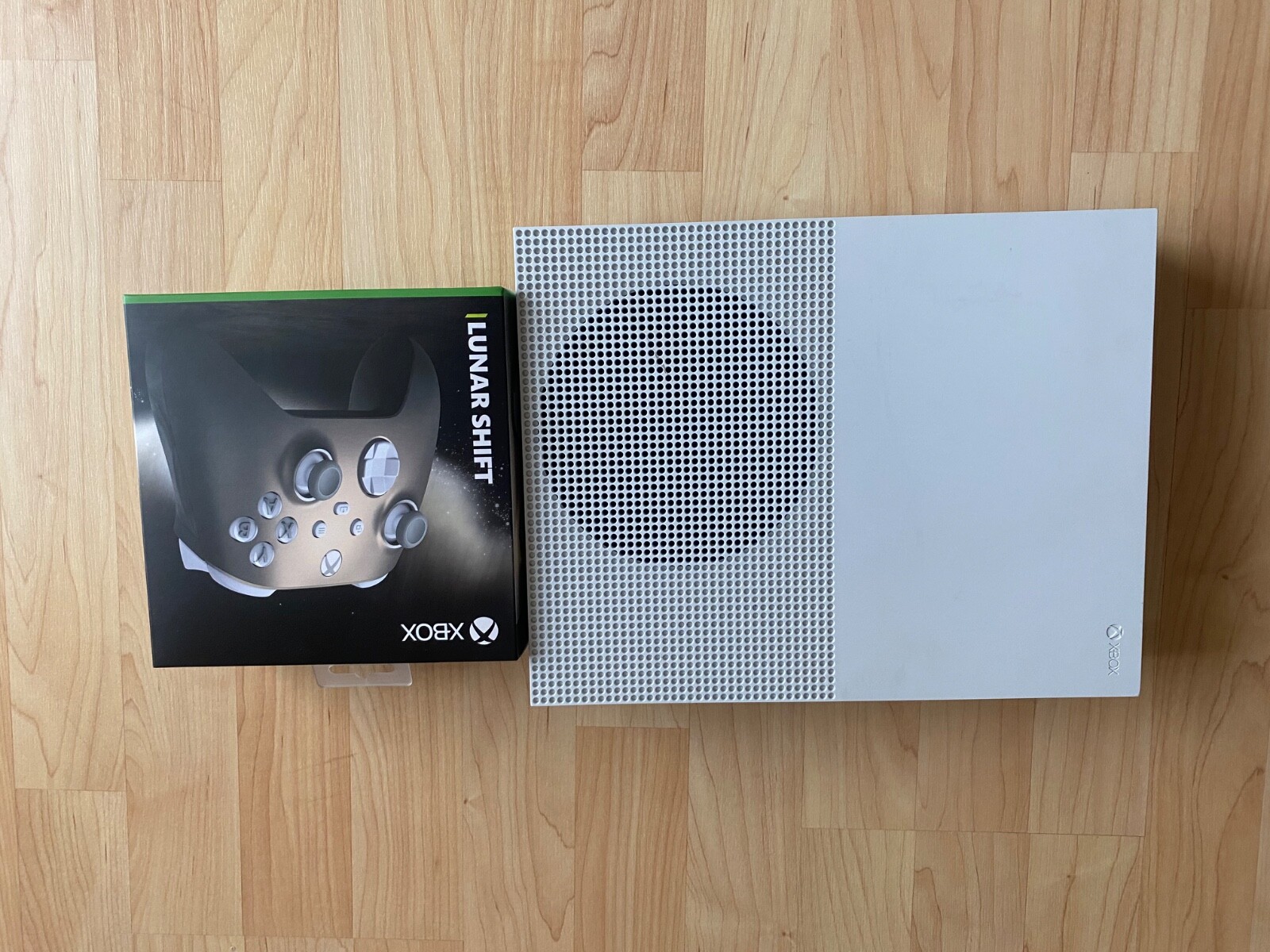 Microsoft Xbox One S 500GB Home Console – White BRAND NEW Gold Controller