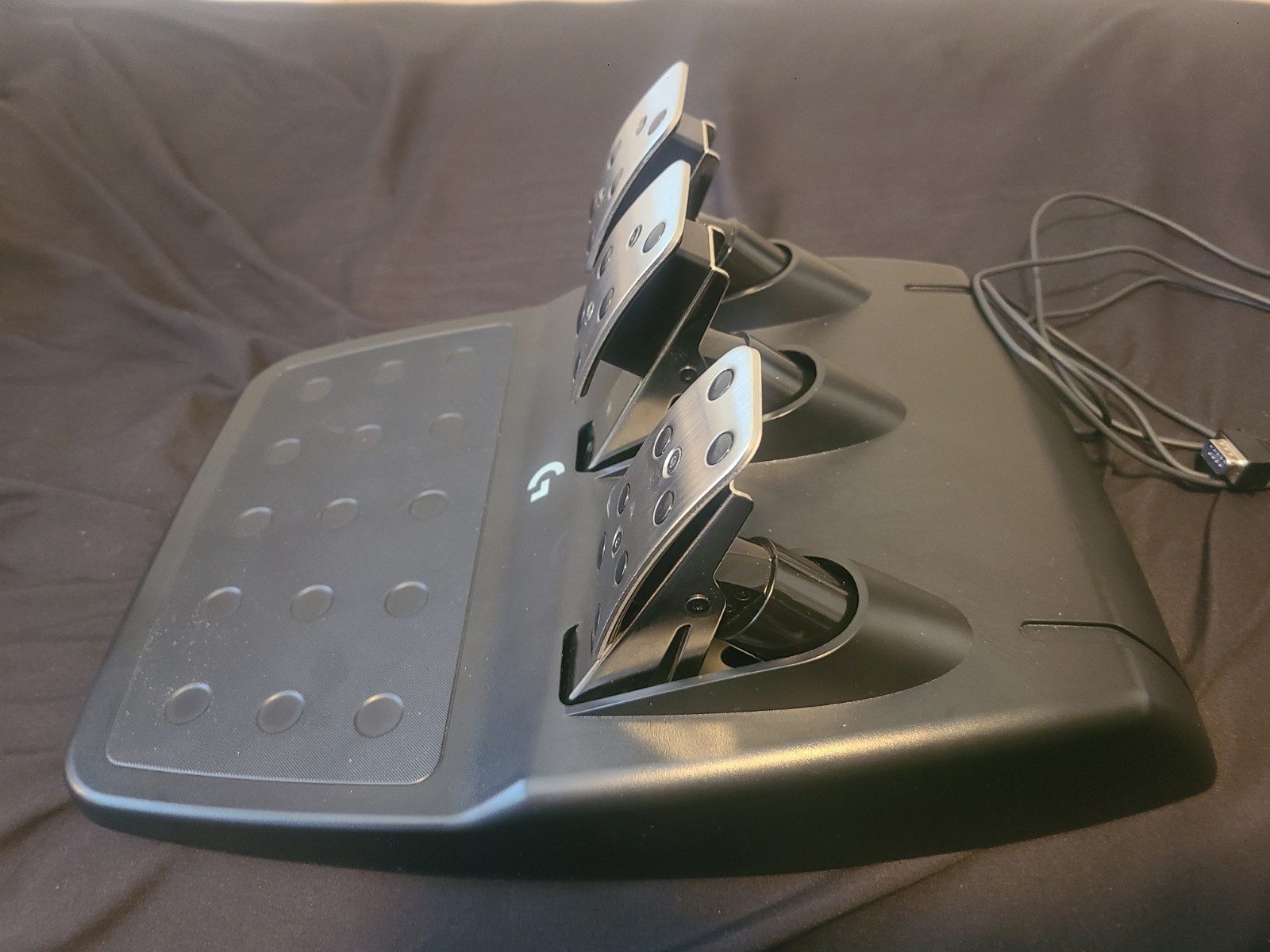 Logitech G923 Racing Wheel with Pedals for Xbox Series X/S, Xbox One & PC