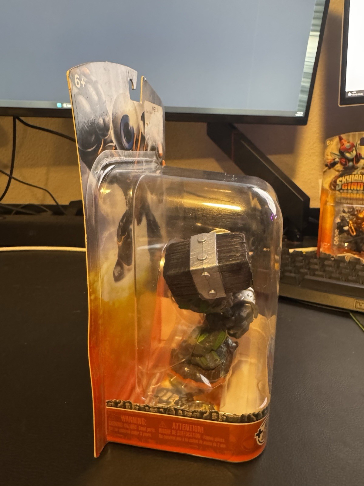 Skylanders Giants Crusher Light Up Effect Character Figure (ERROR PACK)