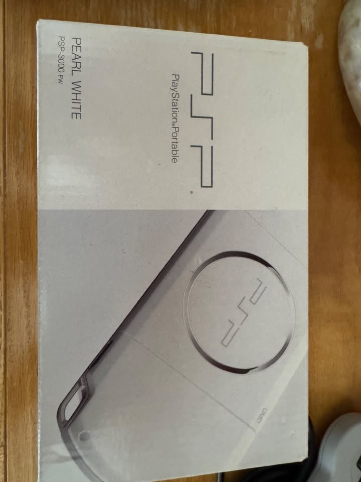 Sony PSP 3000 Pearl White Complete in Box Excellent Condition