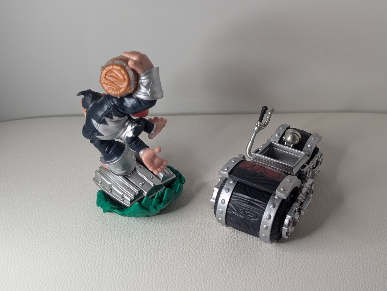 Skylanders Superchargers Dark Turbo Charge Donkey Kong W/ Dark Barrel Blaster