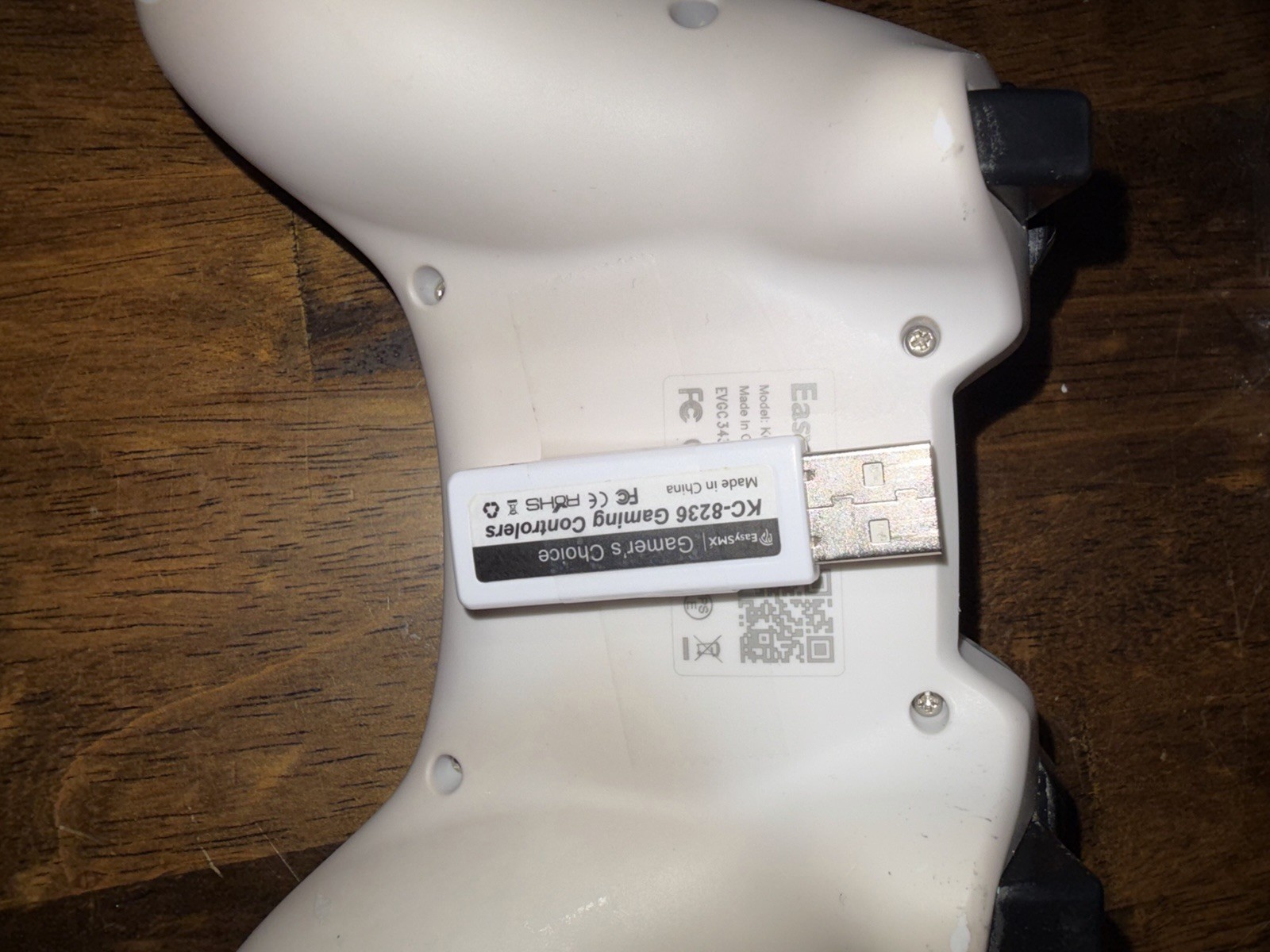 EasySMX KC-8236 wireless game controller with a “Dazzle Color” paint Theme