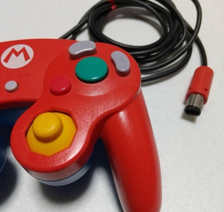 Club Nintendo Gamecube Mario controller w/box From Japan