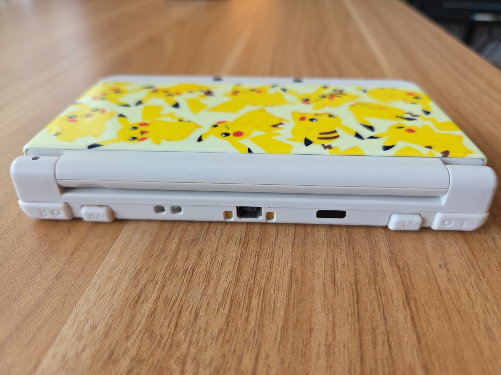 New Nintendo 3DS Handheld Console Rare KTR001 Pikachu cover Japan Region