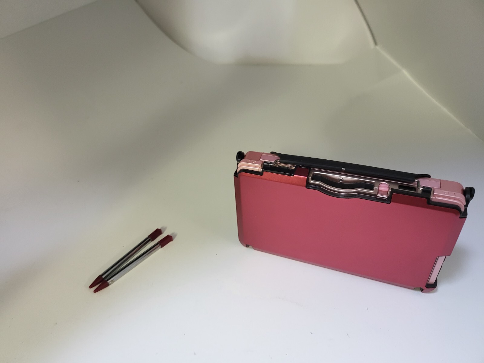 NEW RED Aluminum case W/2 Retractable Stylus Pens for the OLD Nintendo 3DS