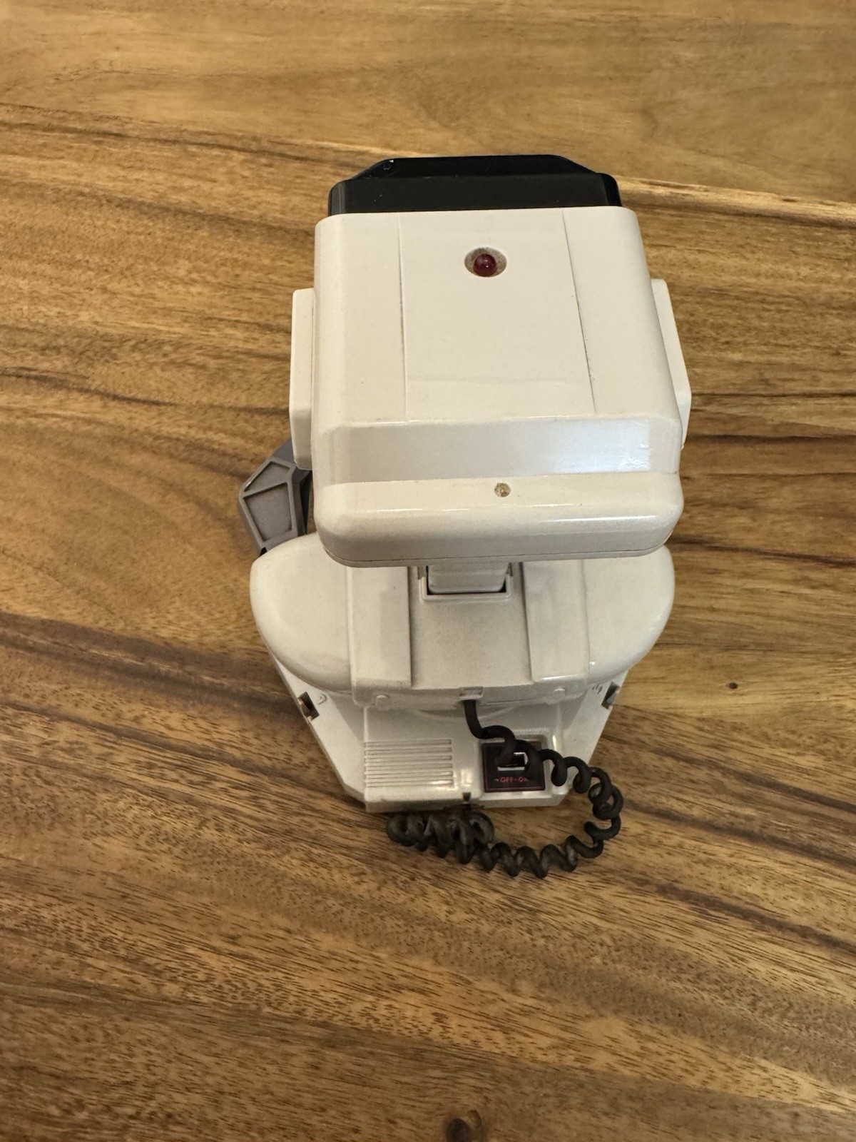 Nintendo R.O.B ROBOTIC OPERATING BUDDY ROBOT NES 1985 Powers on with Gyromite