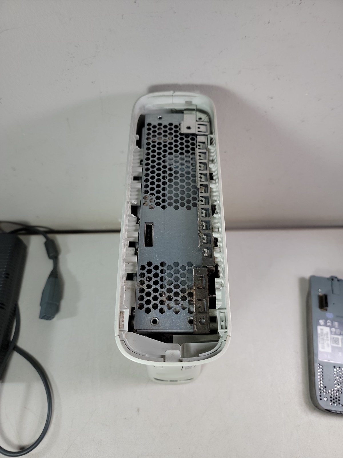 X-BOX 360 CONSOLE (UNTESTED, AS IS, PART OR REPAIR)