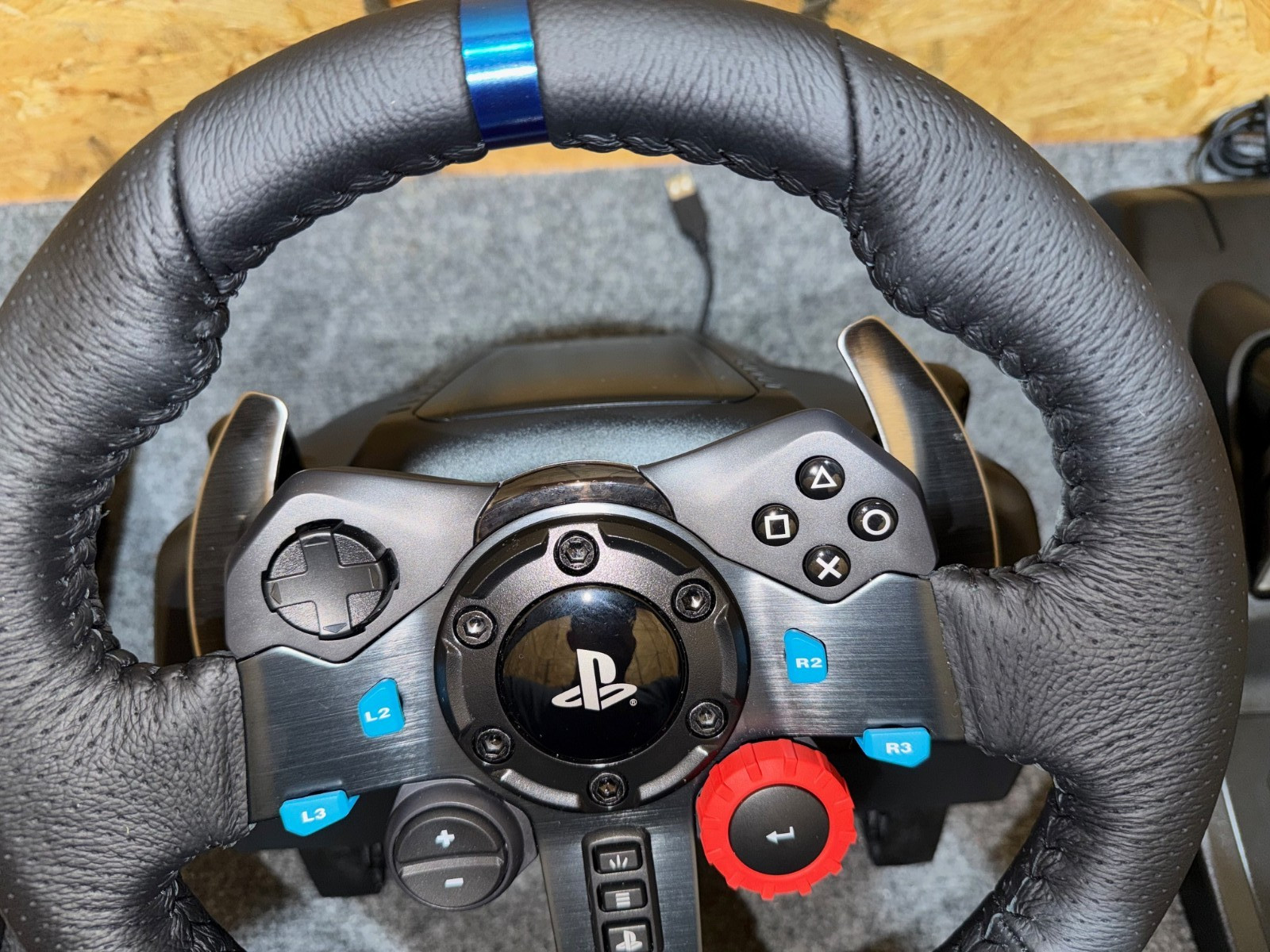 Logitech G29 Driving Force Racing Wheel and Floor Pedals