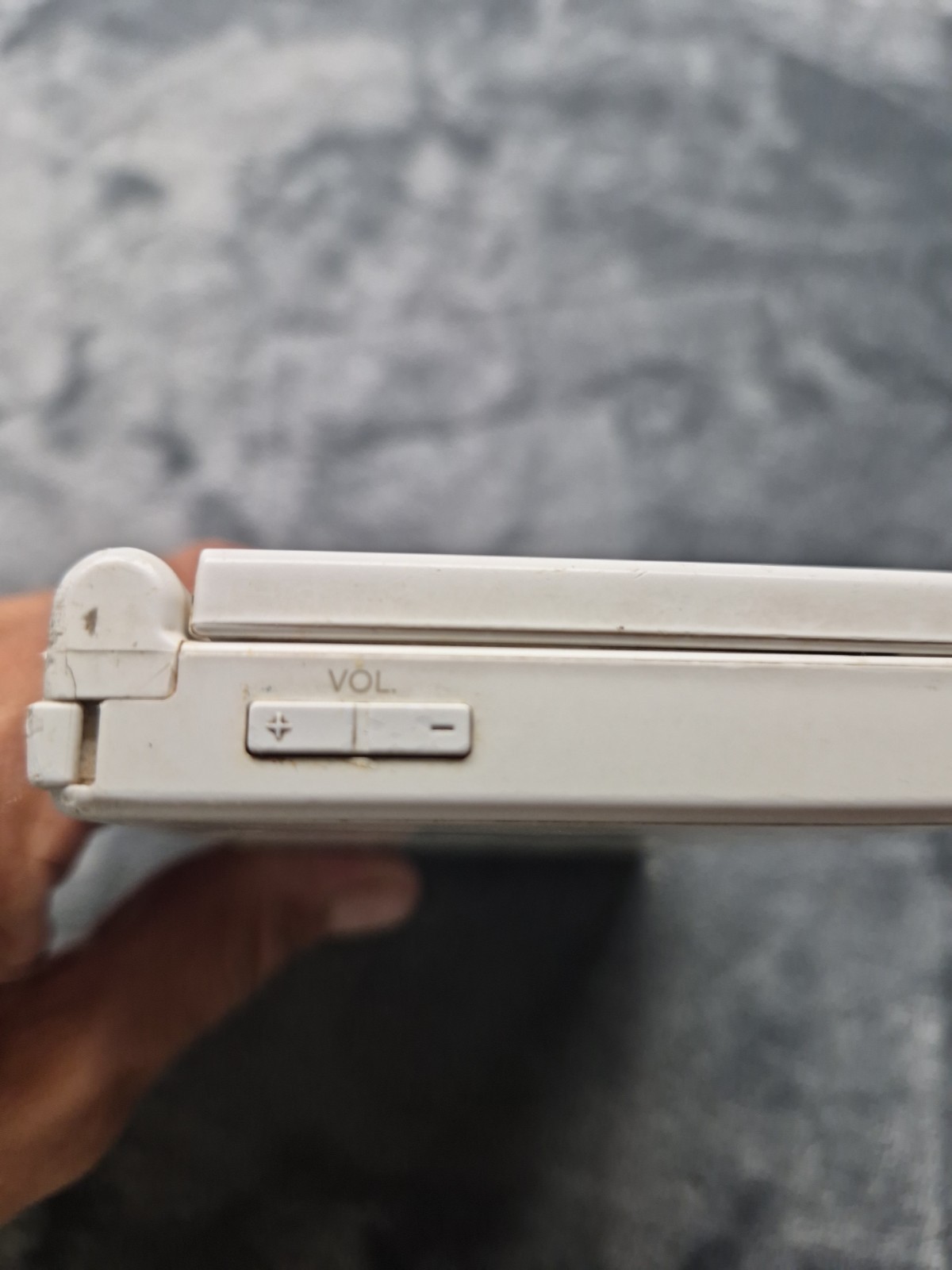 Nintendo DSi Console White w/ Charger & Mario & Luigi Game TESTED