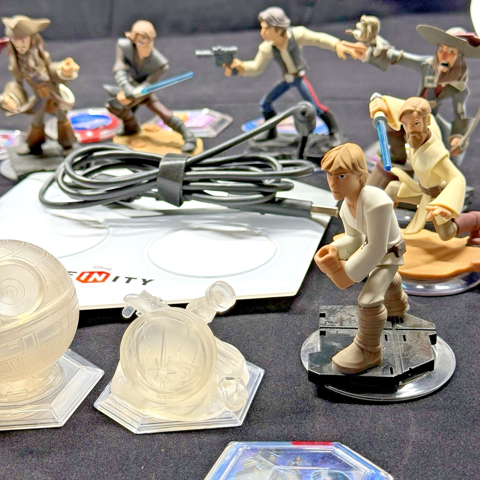 Disney Infinity Portal Base Pad Xbox PC Tested 11 Figures and 7 Discs Not Tested