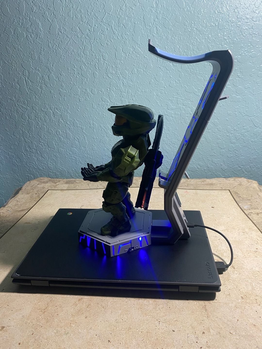 Halo Infinite Master Chief Deluxe Cable Guy Light-Up Phone and Controller Holder