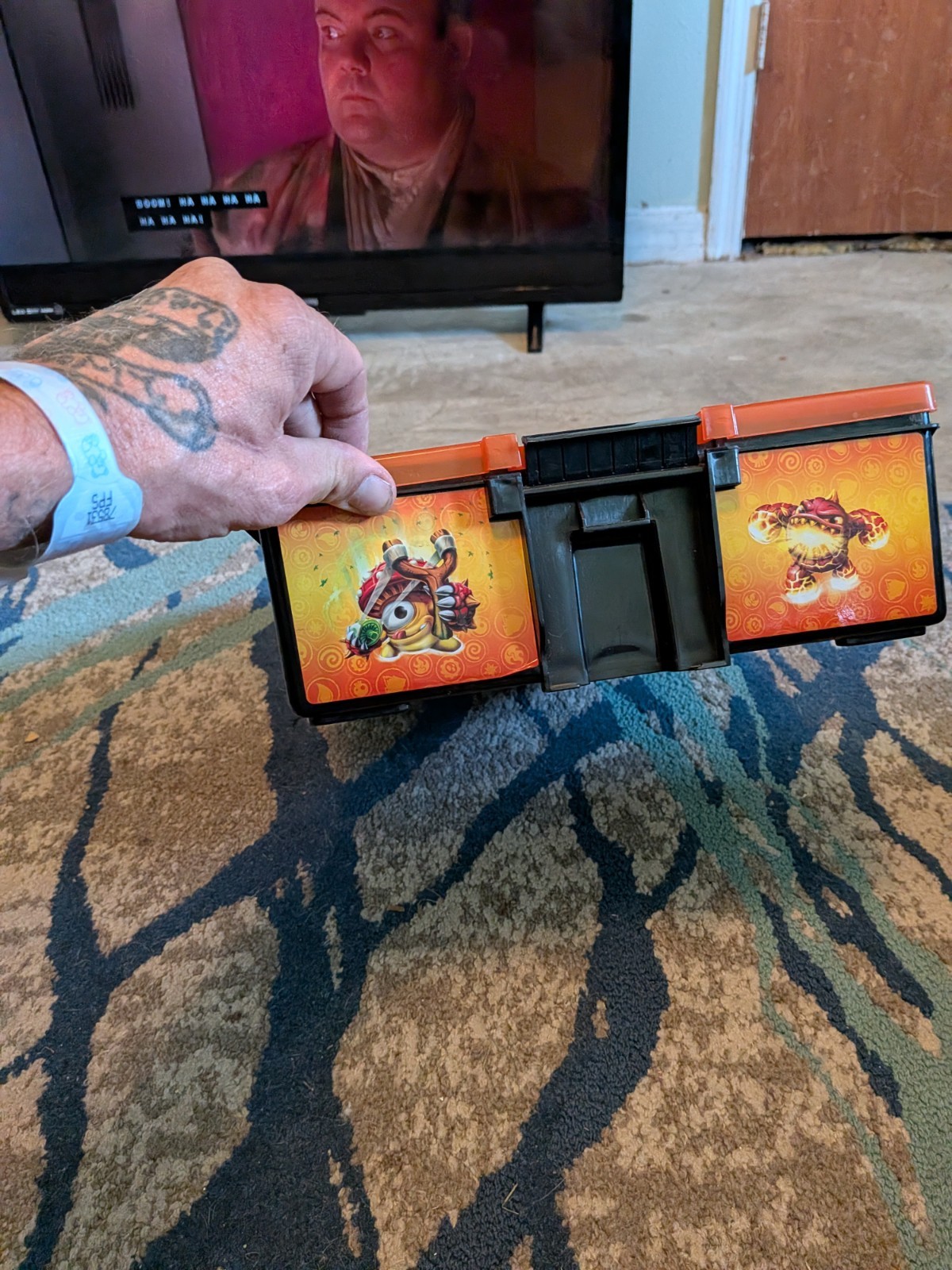 Skylander Giants Carrying Case Storage Case And Assorted Figures