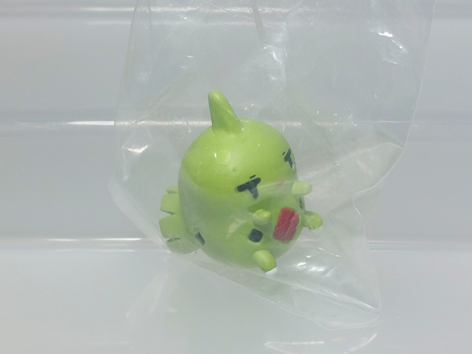 Pokemon Center Japan 2020 Figure Oyasumi Chuu Larvitar Yogiras New 0.9in
