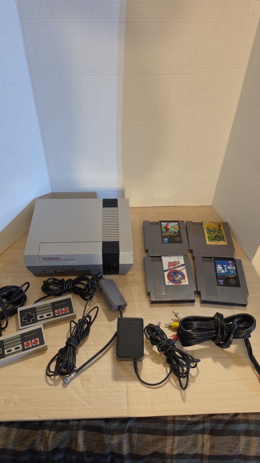 Nintendo NES Console Bundle Controllers And 4 Games Blink Red Light