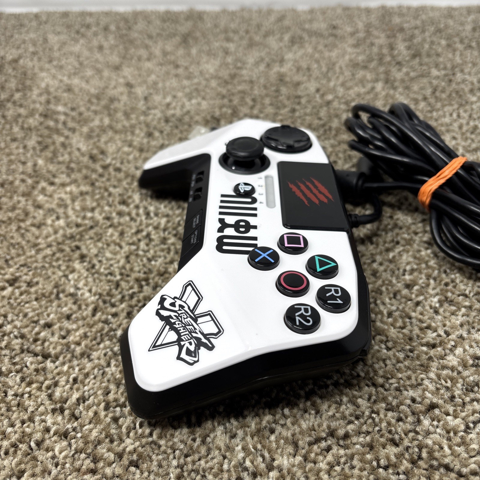 Mad Catz Street Fighter V Arcade Fight Pad PRO PS3/PS4 Controller White