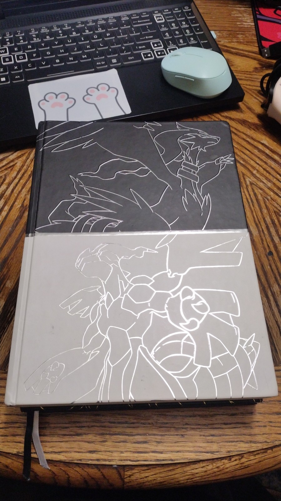 Pokemon Black & White LTD Collector’s Edition Strategy Guide & Unova Pokedex
