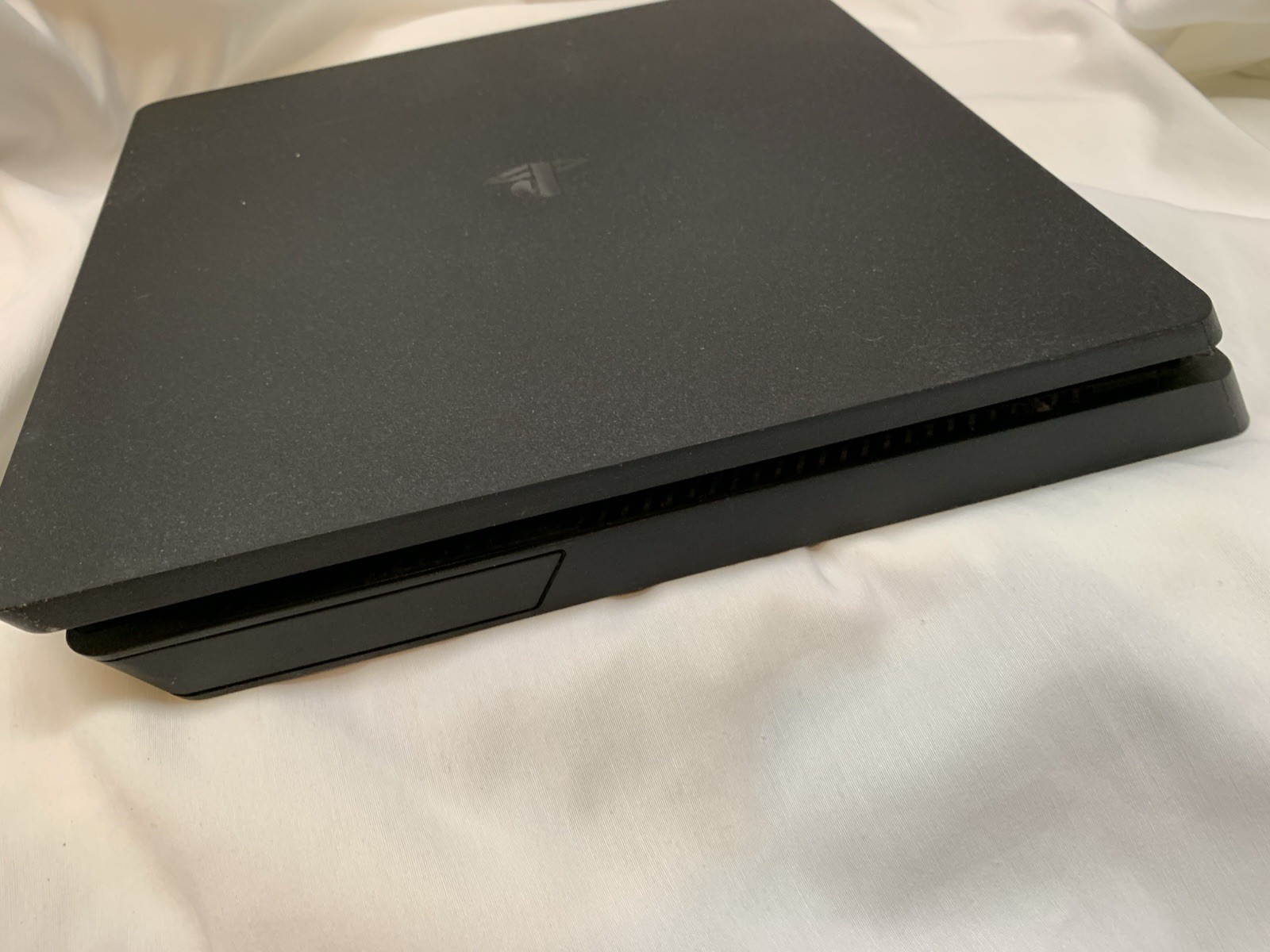 Sony PlayStation 4 Slim 1TB Console CUH-2215B – Disc Drive Issue (READ)