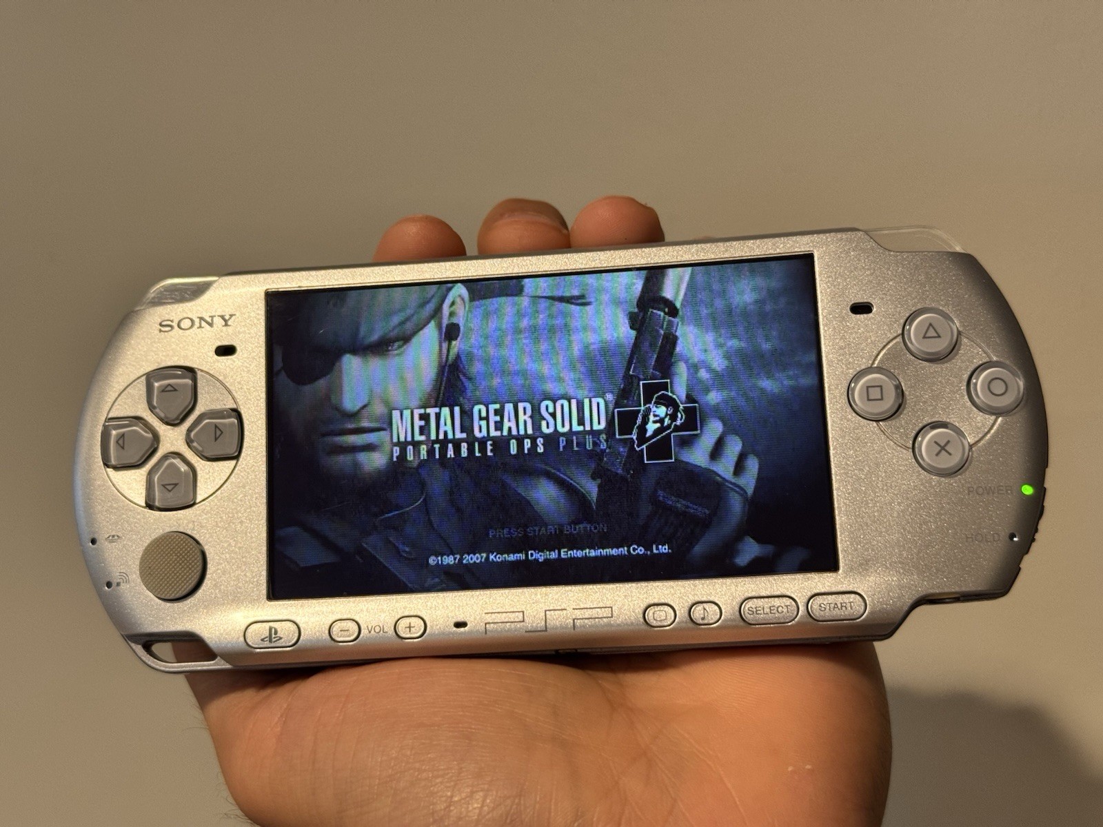 Sony PSP-3000 Mystic Silver Bundle w/Charger and 6 Games – TESTED – WORKING