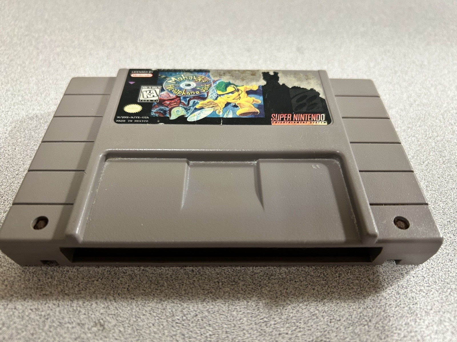 Mohawk and Headphone Jack (SNES 1996 Loose)