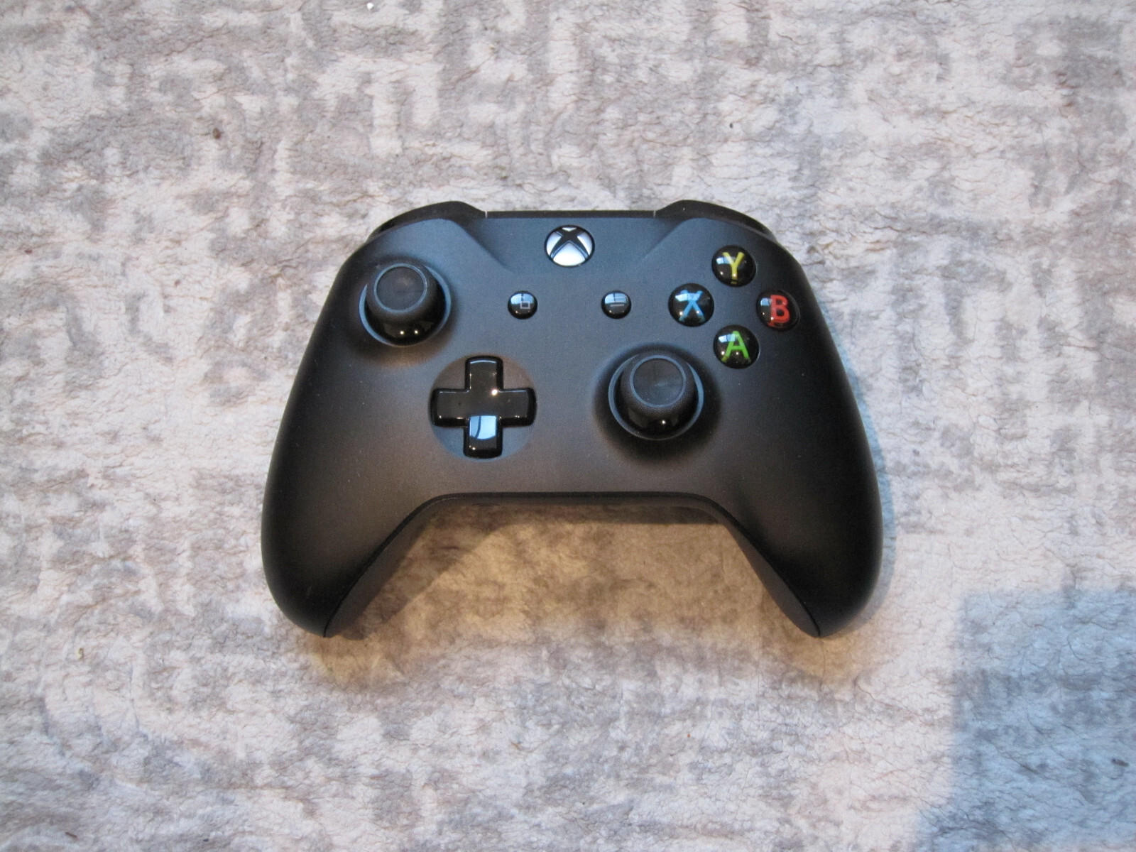 Microsoft 1708 Xbox One Controller – Black x 2 with Extra’s