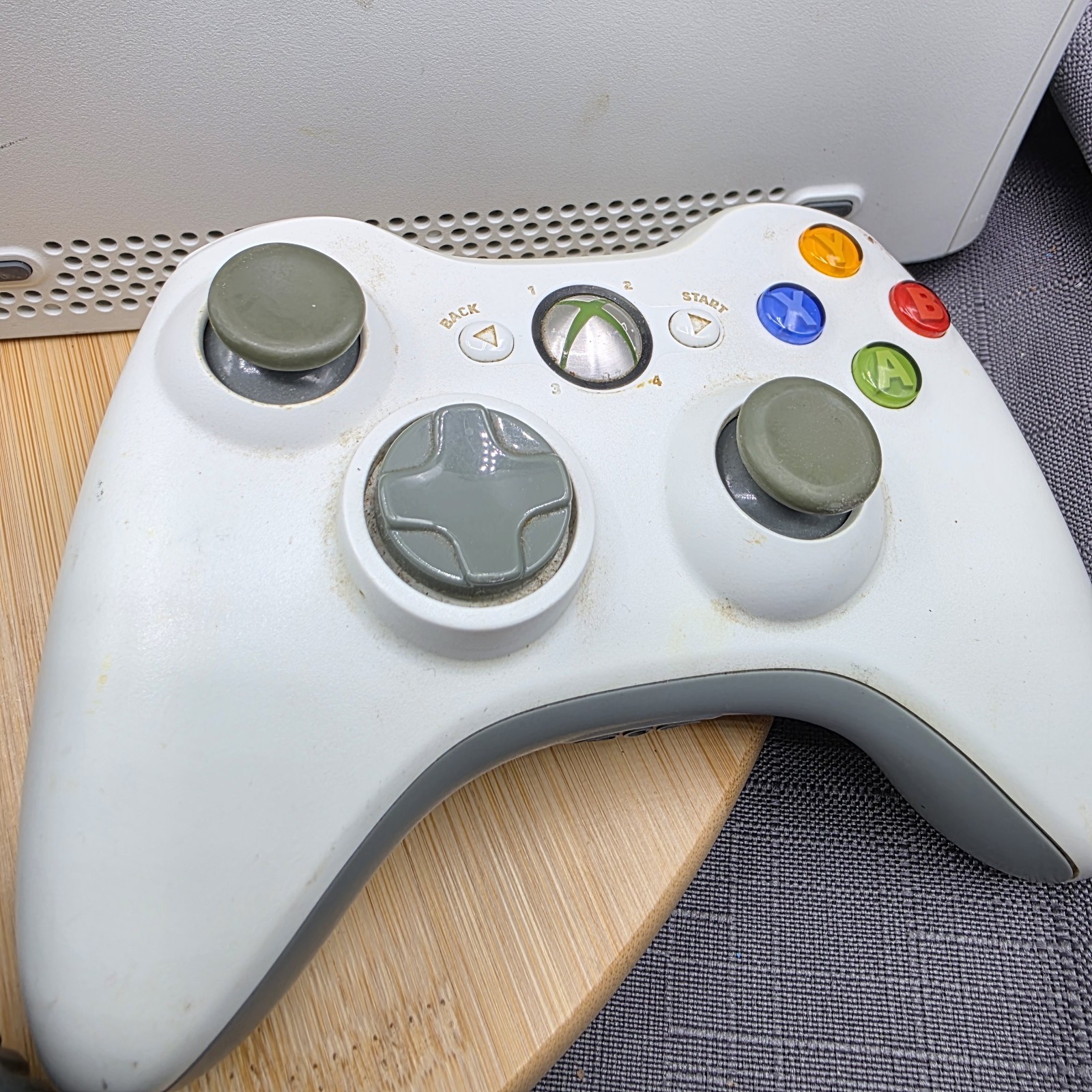 Microsoft Xbox 360 Console w/ Controller And Power Cable, Box: Not Working RROD