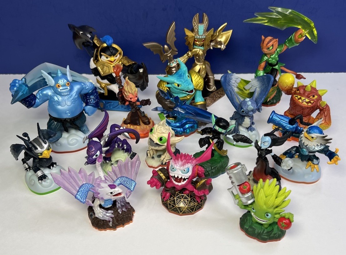 Skylanders Mixed Lot of 17 Figures Trap Team Spyros Food Fight Activision VGC