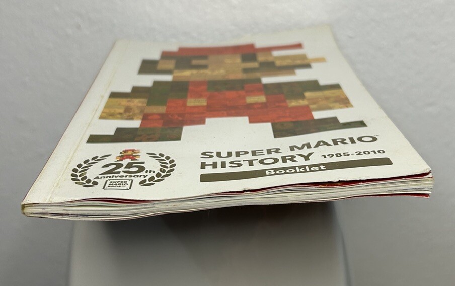 Super Mario History 1985-2010 25th Anniversary Booklet Pre Owned FAST SHIPPING