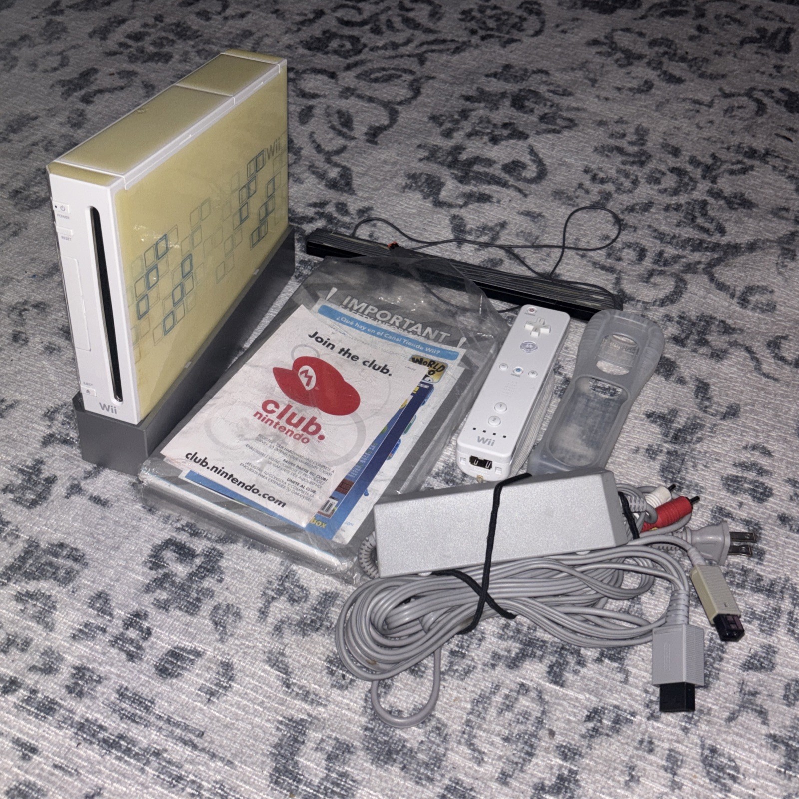 Nintendo Wii Console System – White (RVL-001)