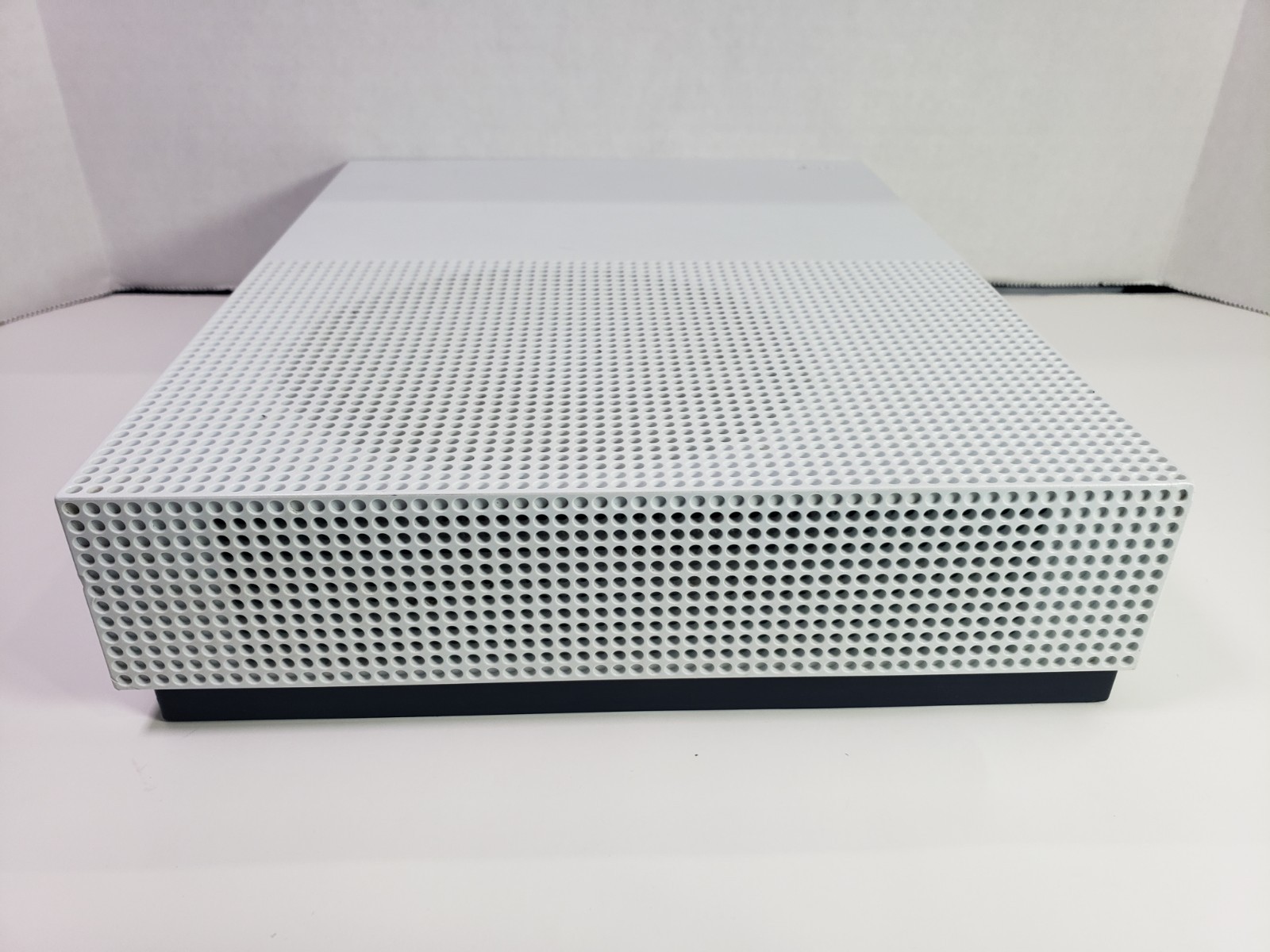 Microsoft Xbox One S 500GB Video Game Console Bundle. Tested/working