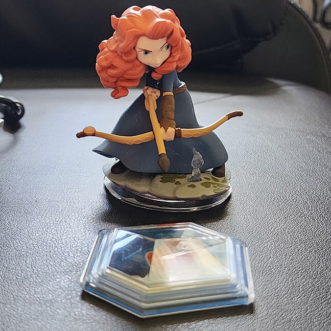 Disney Infinity Figure Base Portal Pad Plus 2 Figures Brave Merida Stitch