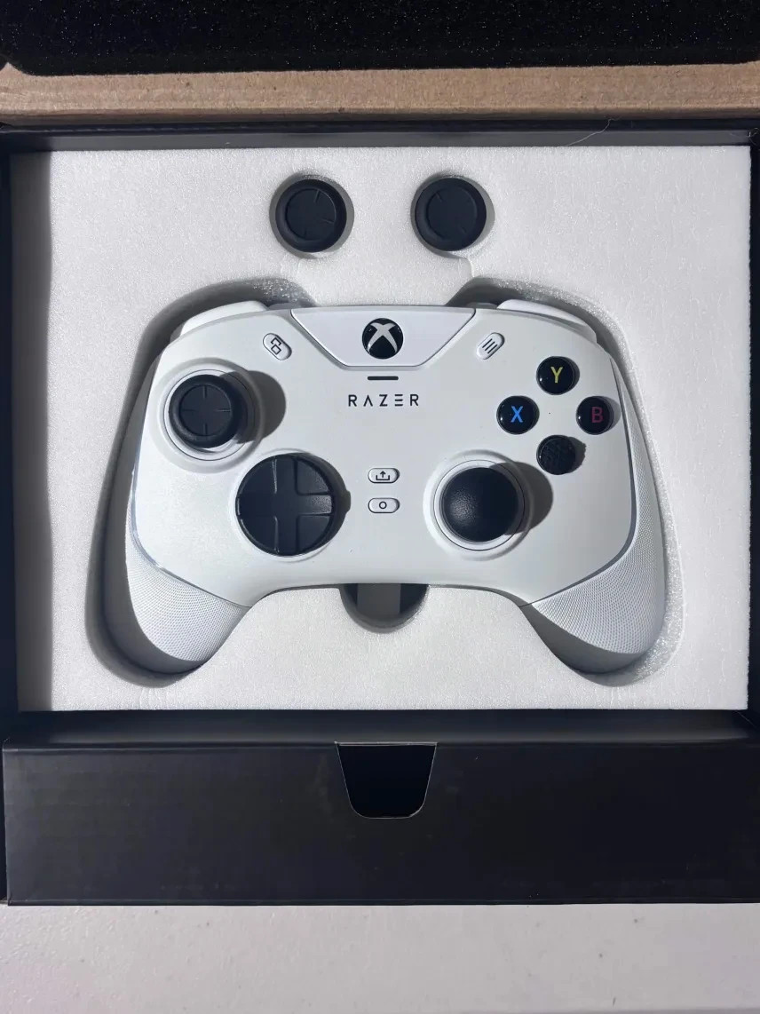 Razer Wolverine V2 Chroma Controller for Microsoft Xbox One/Series S/X – White